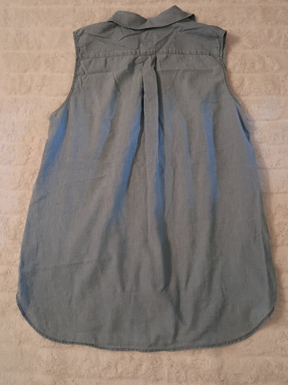 GAP Button Up Top - Picture 3 of 3
